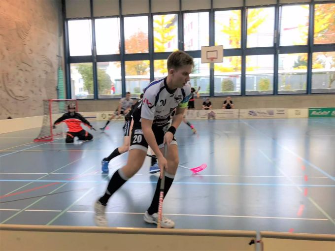 Rony Hartmeier leiten bei den Herren 2 einen Angriff ein. Tigersharks Kulm, Rony Hartmeier