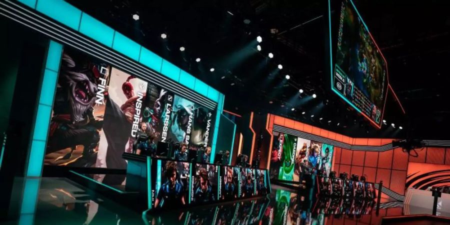 Insgesamt gehen drei Teams in das Rennen um die letzten Playoff-Plätze der LEC. Foto: Riot Games/dpa