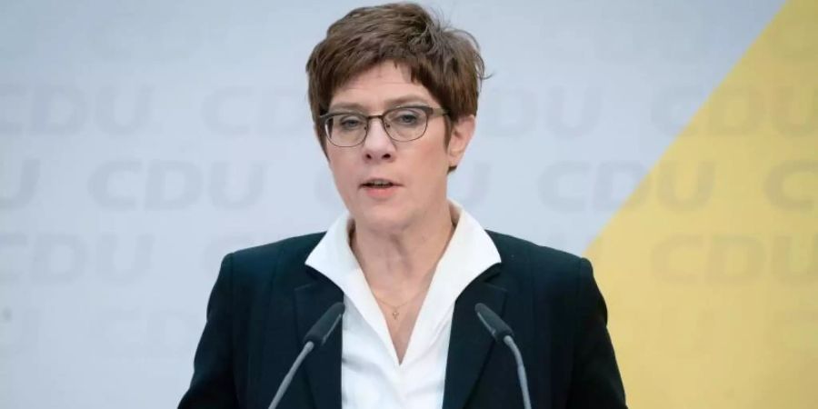 CDU-Chefin Annegret Kramp-Karrenbauer attackierte SPD-Generalsekretär Lars Klingbeil scharf. Foto: Kay Nietfeld/dpa