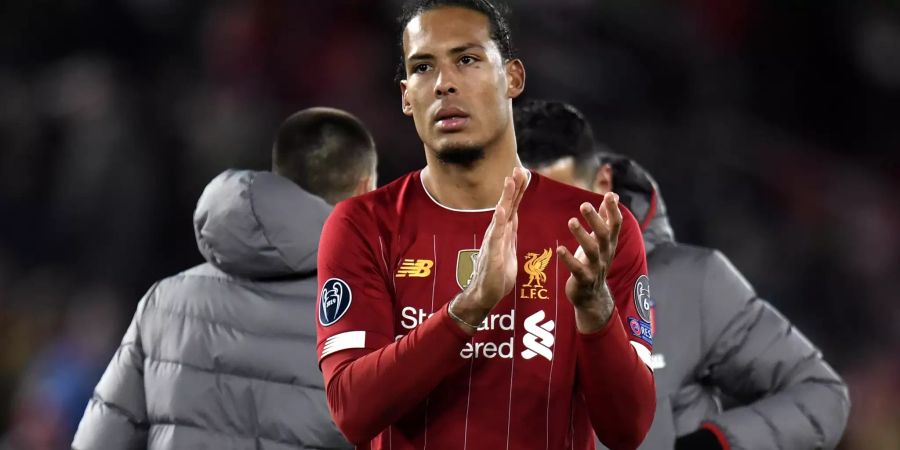 Virgil van Dijk bedankt sich bei den Fans.