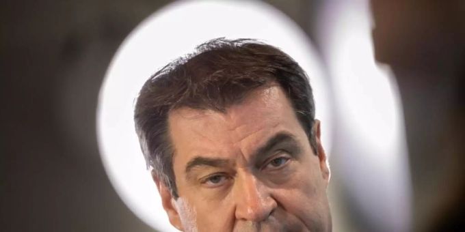 Eine Schutzmaskenpflicht in Supermärkten wie in Österreich sei derzeit nicht geplant, sagte Bayerns Ministerpräsident Markus Söder (CSU). Foto: Peter Kneffel/dpa /dpa Eine Schutzmaskenpflicht in Supermärkten wie in Österreich sei derzeit nicht geplant, sagte Bayerns Ministerpräsident Markus Söder (CSU). Foto: Peter Kneffel/dpa /dpa