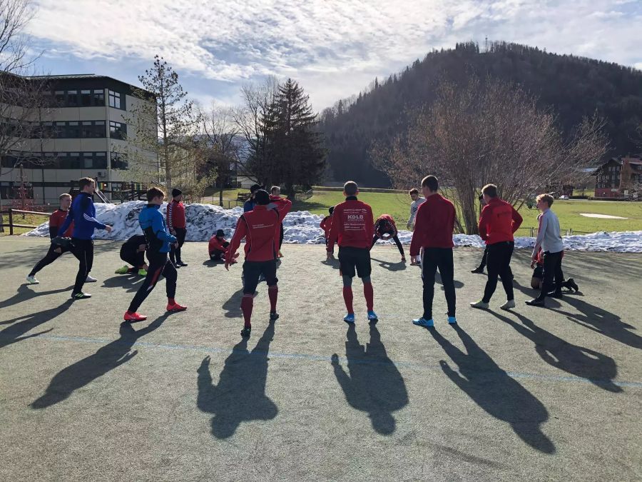 «s'Zwei» beim Aufwärmen vor dem Training.