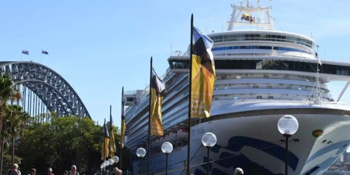 Passagiere verlassen Mitte März in Sydney die «Ruby Princess». Foto: Dean Lewins/AAP/dpa Passagiere verlassen Mitte März in Sydney die «Ruby Princess». Foto: Dean Lewins/AAP/dpa