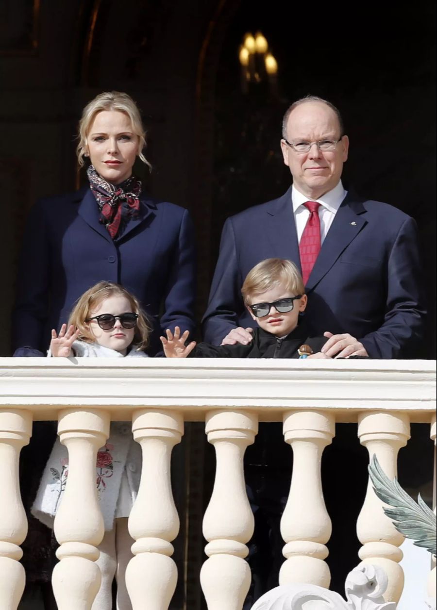 Ein Bild aus alten Tagen: Albert mit seiner Frau Charlene und den Zwillingen Jacques und Gabriella.