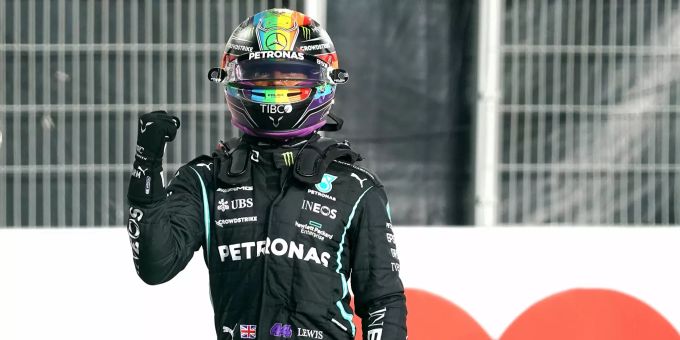Lewis Hamilton (Mercedes) jubelt beim Katar-GP der Formel 1. Lewis Hamilton Formel 1