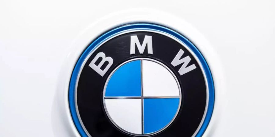 Der Autobauer BMW hat im abgelaufenen Quartal trotz der Lieferengpässe bei Elektronikchips mehr verdient. Foto: Matthias Balk/dpa