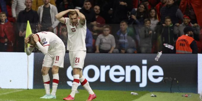 Nach Wurf-Skandal - FIFA bestraft Polen und Albanien