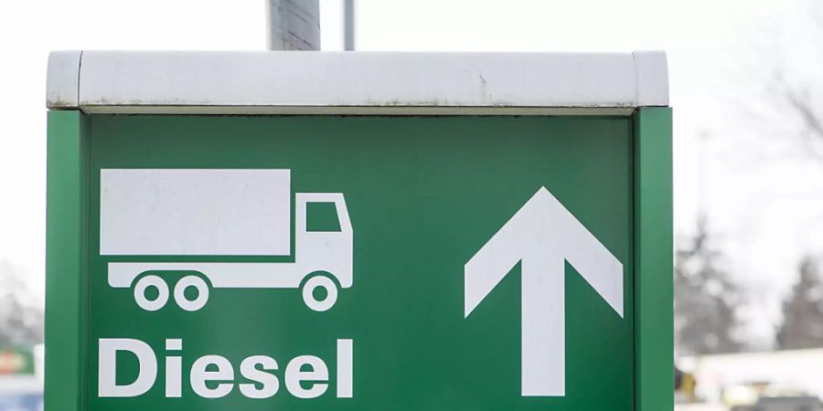 Erst Benzin, dann Diesel auf Rekordhoch: Die Spritpreise steigen seit Monaten. (Symbolbild)