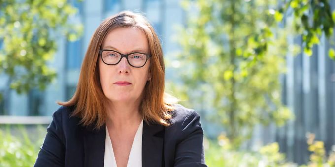 ARCHIV - Das undatierte Foto, das von der Universität Oxford zur Verfügung gestellt wurde, zeigt Professorin Sarah Gilbert, die Entwicklerin des Astrazeneca-Impfstoffs. Die Immunologin hat in der Zeitschrift «Science Translational Medicine» zu einer gerechteren Verteilung der Corona-Impfdosen aufgerufen. Foto: John Cairns/University Of Oxford/PA Media/dpa - ACHTUNG: Nur zur redaktionellen Verwendung und nur mit vollständiger Nennung des vorstehenden Credits ARCHIV - Das undatierte Foto, das von der Universität Oxford zur Verfügung gestellt wurde, zeigt Professorin Sarah Gilbert, die Entwicklerin des Astrazeneca-Impfstoffs. Die Immunologin hat in der Zeitschrift «Science Translational Medicine» zu einer gerechteren Verteilung der Corona-Impfdosen aufgerufen. Foto: John Cairns/University Of Oxford/PA Media/dpa - ACHTUNG: Nur zur redaktionellen Verwendung und nur mit vollständiger Nennung des vorstehenden Credits