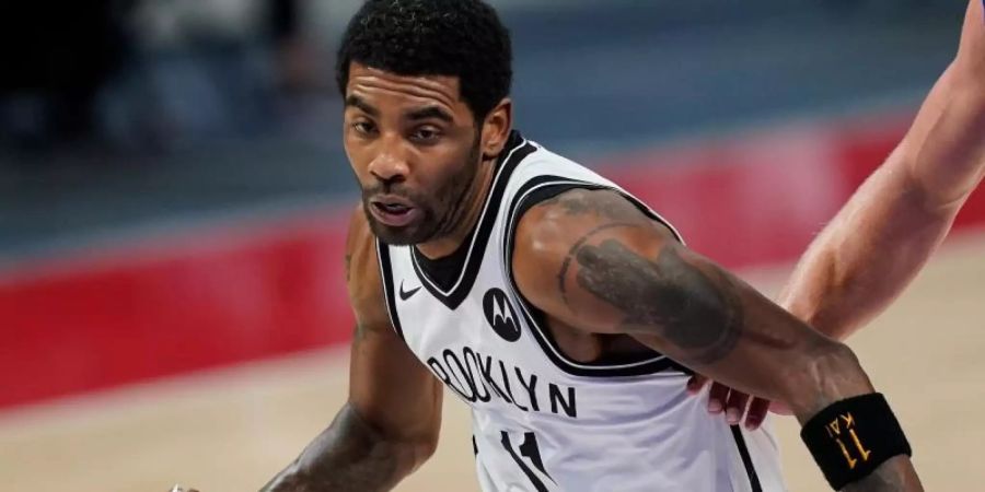 Im Heimspiel gegen die Bucks nicht spielberechtigt: Kyrie Irving von Brooklyn Nets. Foto: Carlos Osorio/AP/dpa