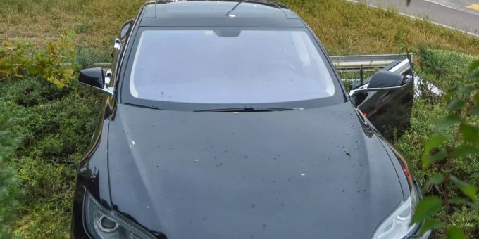 Beim Unfall wurde der Autofahrer mittelschwer verletzt. Unfall