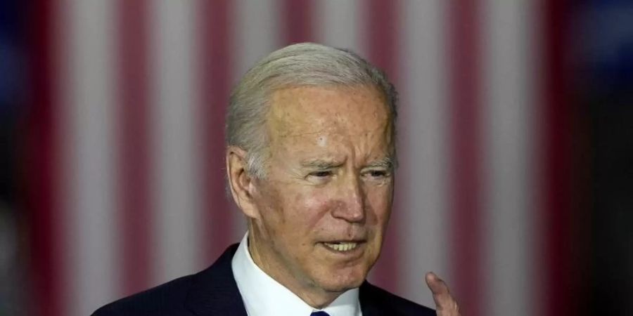 US-Präsident Joe Biden hält eine Rede über Infrastruktur. Foto: Charlie Riedel/AP/dpa