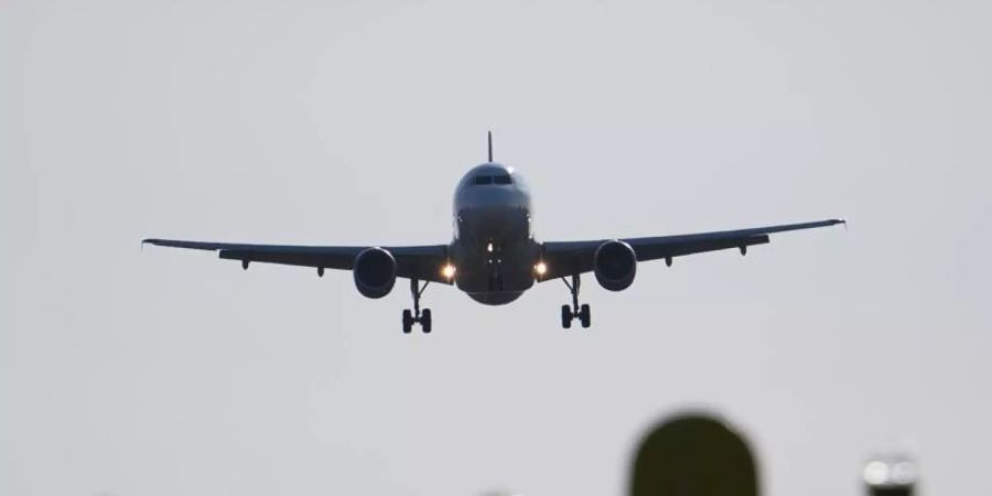 Allein der innerdeutsche Flugverkehr ist jährlich für etwa zwei Millionen Tonnen CO2 verantwortlich. Foto: Robert Michael/dpa/Symbolbild