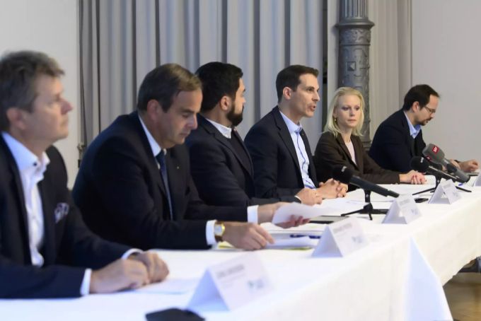 Die überparteiliche Medienkonferenz für das Covid-19-Gesetz, 4. November 2021. Alle grossen Parteien ausser die SVP sind von der Partie. Medienkonferenz Covid-19-Gesetz