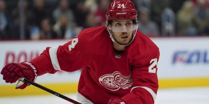 Pius Suter und den Detroit Red Wings läuft es in der NHL derzeit nicht nach Wunsch. NHL Detroit Red wings