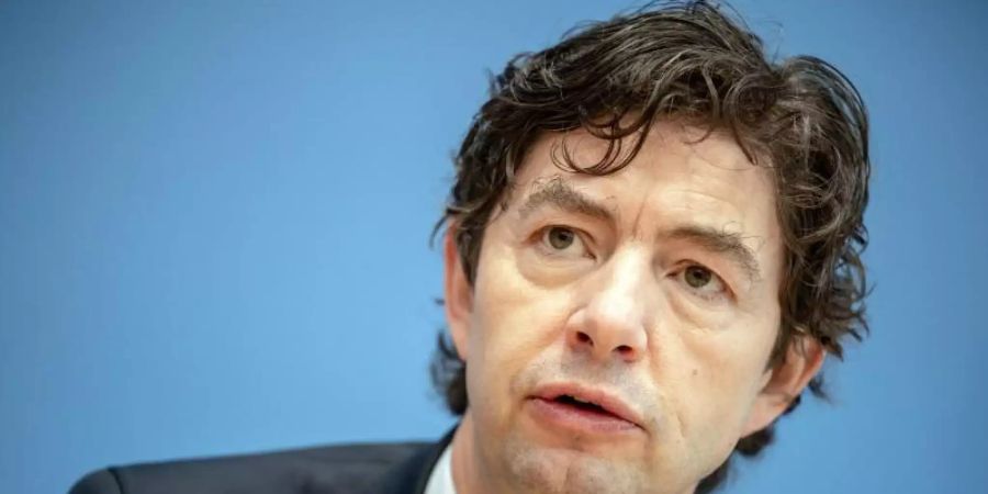Eine Auffrischungsimpfung ist aus Sicht des Virologen Christian Drosten die beste Waffe gegen Omikron. Foto: Michael Kappeler/dpa