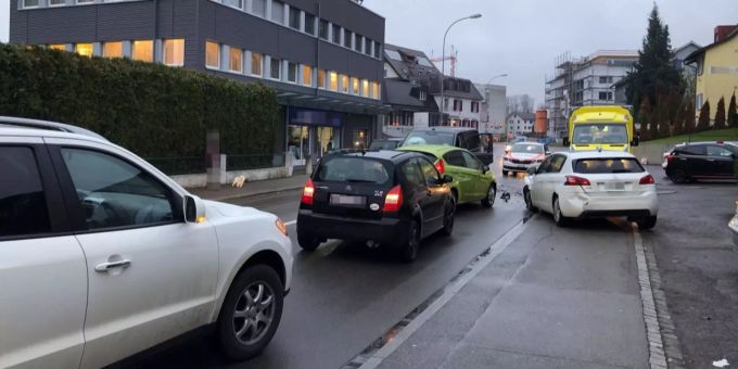 Es entstand Sachschaden von mehreren Zehntausend Franken. Unfall