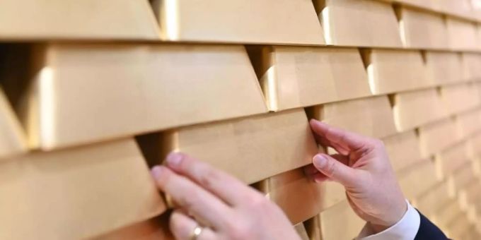 Gold gilt seit jeher als krisenfest. Foto: Uli Deck/dpa gold