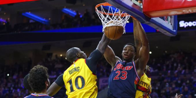 Nach einer engen Partie jubeln die Atlanta Hawks. Atlanta Hawks