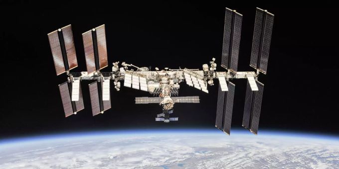 HANDOUT - 04.10.2018, ---: ARCHIV - Das Bild zeigt die Internationale Raumstation (ISS). ISS