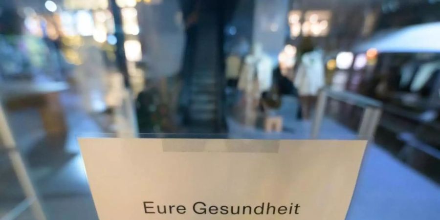 Das in der Regel umsatzstarke Schlussquartal hat für Deutschlands Einzelhändler mit Einbussen begonnen. Foto: Jonas Walzberg/dpa