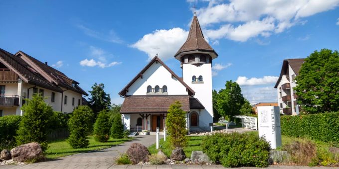 Katholische Kirche St. Christophorus in Niederhasli. Katholische Kirche St. Christophorus in Niederhasli.