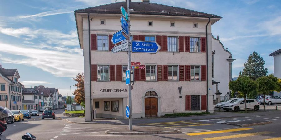 Gemeindeverwaltung an der Dorfstrasse in der Gemeinde Kaltbrunn.