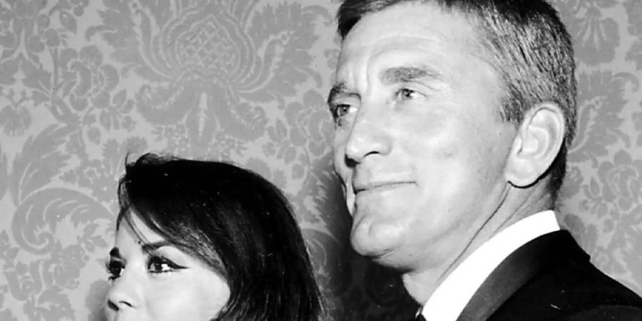 Natalie Wood und Kirk Douglas bei einer gemeinsamen Veranstaltung im Jahr 1966.