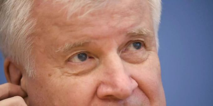 Berlin - Seehofer fordert Hilfe von EU im Flüchtlingsstreit mit Belarus