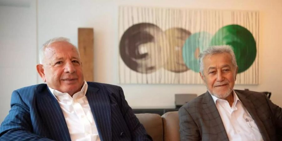 Kamen als Gastarbeiter nach «Almanya»: Selahattin Civelek (l.) und Serafettin Tüzün. Foto: Federico Gambarini/dpa
