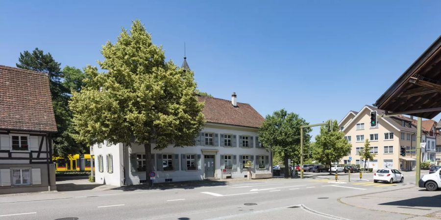 Dorfmuseum und altes Schulhaus an der Therwiler Strasse in Bottmingen.