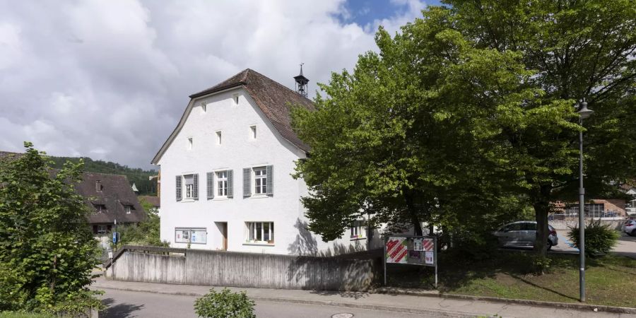 Die Primarschule am Dorfweg 11 in Zwingen.