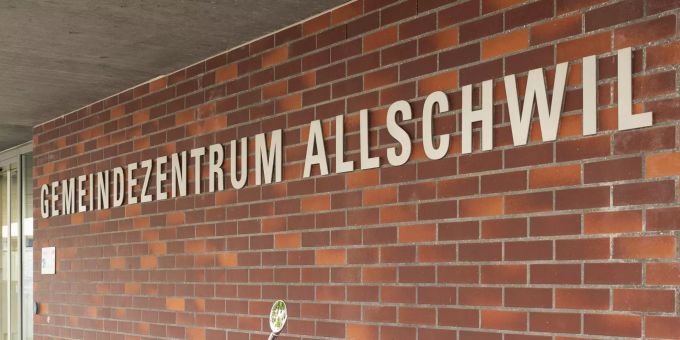Der Eingangsbereich des Gemeindezentrums Allschwil. Der Eingangsbereich des Gemeindezentrums Allschwil.