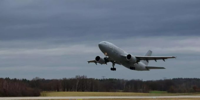Abhebender Flieger Abhebender Flieger
