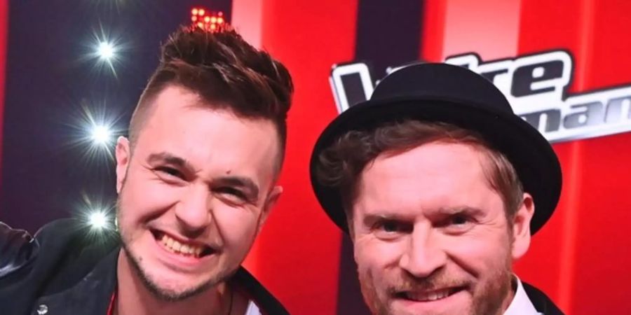 Sebastian Krenz (li.) und Johannes Oerding freuen sich über den «The Voice»-Sieg.