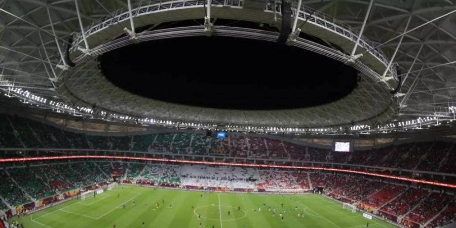 Das Al-Thumama-Stadion, einer der Austragungsorte der Fussball-Weltmeisterschaft 2022 in Katar. Foto: Hussein Sayed/AP/dpa