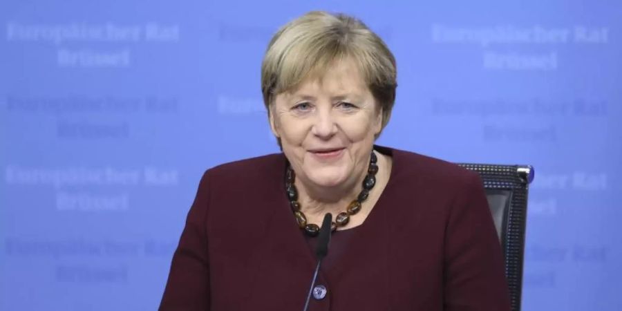 Bundeskanzlerin Angela Merkel (CDU) spricht während einer Pressekonferenz auf einem EU-Gipfel. Foto: Aris Oikonomou/Pool AFP/AP/dpa