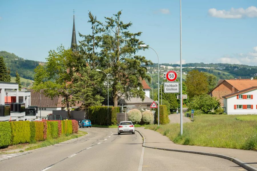 Ortseinfahrt Fischbach-Göslikon im Kanton Aargau.