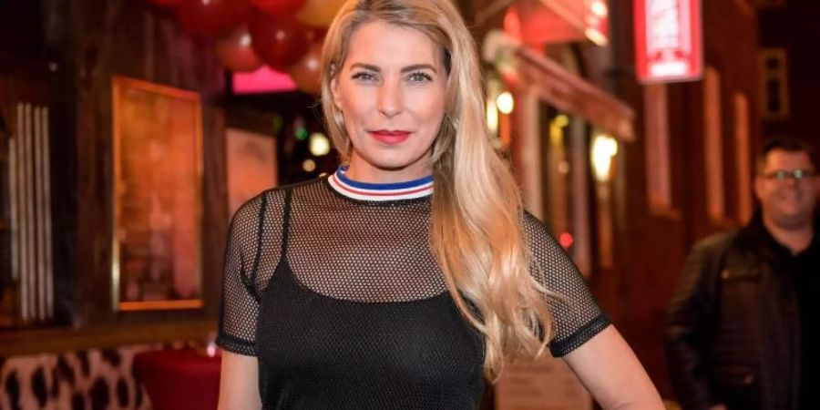 Giulia Siegel, Model und DJ, spricht über ihren Sohn. Foto: Axel Heimken/dpa