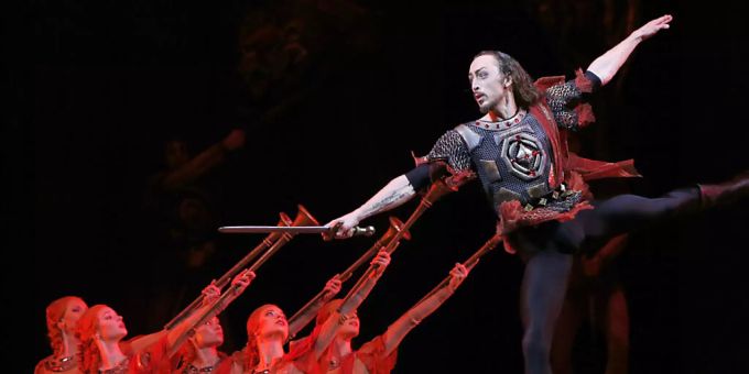 Im Bolschoi-Theater in der russischen Hauptstadt Moskau ist es am Samstag zu einem Todesfall auf offener Bühne gekommen. (Archivbild) bolschoi-theater