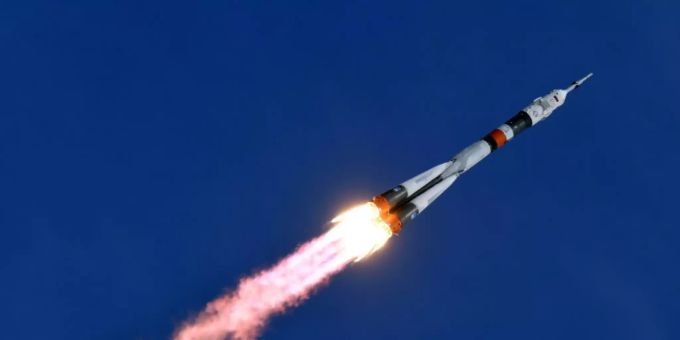 Russische Sojus-Rakete auf dem Weg ins All Russische Sojus-Rakete auf dem Weg ins All