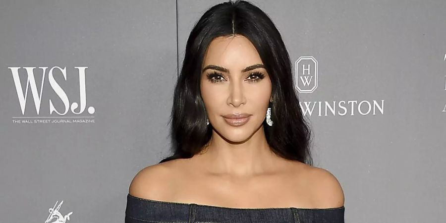 Der US-Reality-TV-Star Kim Kardashian hat auf dem Weg zur Anwältin eine wichtige Hürde übersprungen. (Archivbild)