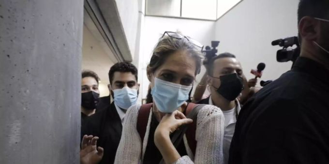 Aya Biran-Nirko, die Tante väterlicherseits des sechsjährigen Eitan Biran, nach einer Anhörung in Tel Aviv. Foto: Sebastian Scheiner/AP/dpa Aya Biran-Nirko, die Tante väterlicherseits des sechsjährigen Eitan Biran, nach einer Anhörung in Tel Aviv. Foto: Sebastian Scheiner/AP/dpa