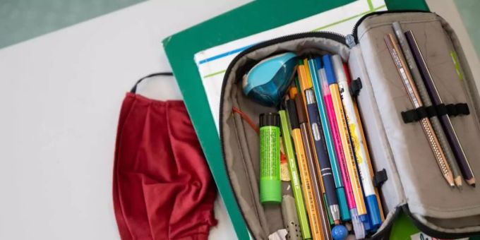 In Schulen kommt es wieder deutlich häufiger zu Corona-Ausbrüchen. Foto: Marijan Murat/dpa In Schulen kommt es wieder deutlich häufiger zu Corona-Ausbrüchen. Foto: Marijan Murat/dpa