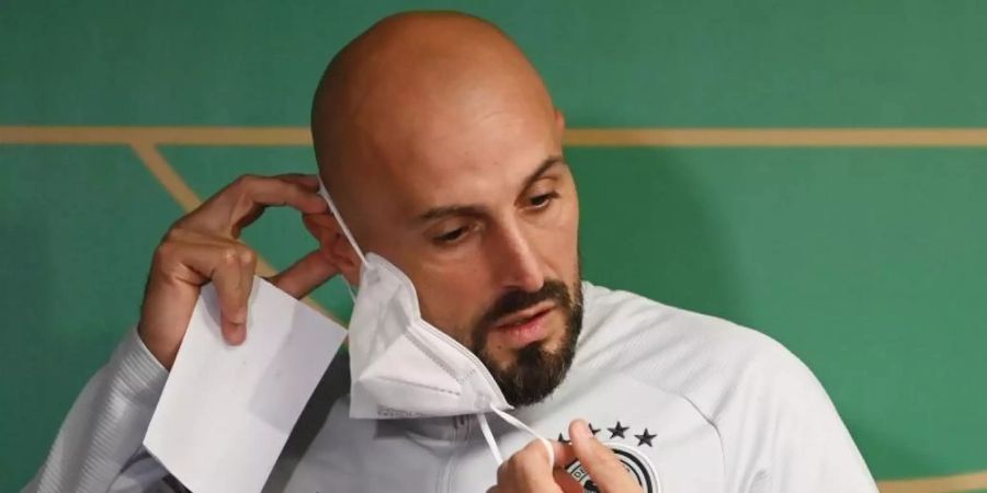 Nimmt sein Team nach der Pleite gegen Polen in die Pflicht: U21-Coach Antonio Di Salvo. Foto: Marijan Murat/dpa