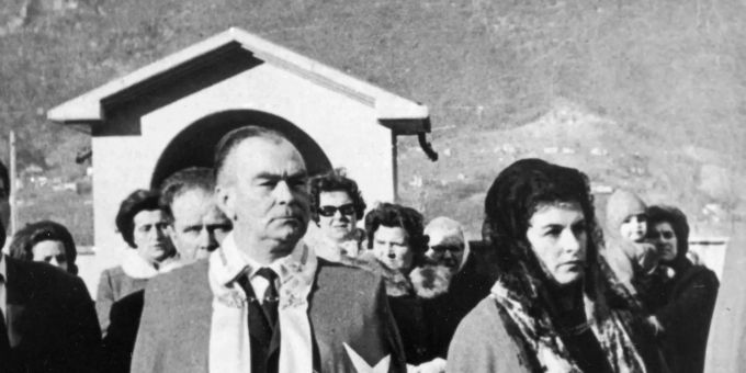 «Blick» nannte es den «berühmtesten Mordfall der Schweiz»: Die beiden deutschen Steuerflüchtling Willy Geuer und Gisela Kemperdick ? im Bild als Grosskanzlerpaar eines falschen Malteserordens - wurden 1973 zu lebenslänglich respektive 18 Jahren Haft verurteilt, weil sie den deutschen Millionär Egon Zylla erst abzockten und dann umbringen liessen. egon zylla