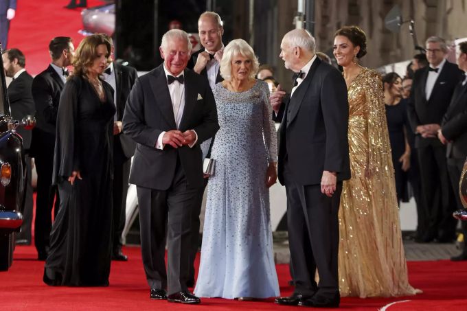 Carlo e Camilla hanno fatto meglio di Kate e del principe William Carlo