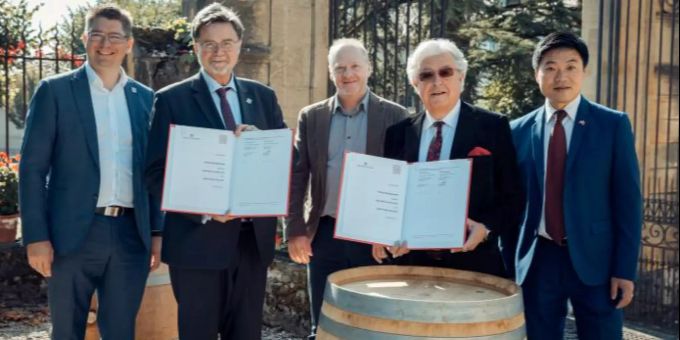 Der Schweizer Weinexport in China soll mit vereinten Kräften gestärkt werden. Weinbau in der Schweiz