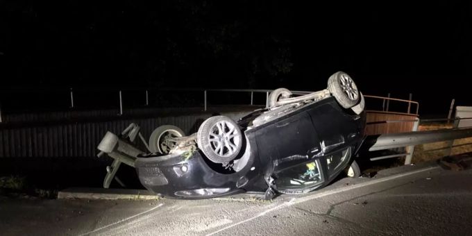 Es entstand ein Sachschaden in der Höhe von rund 10'000 Franken. Unfall