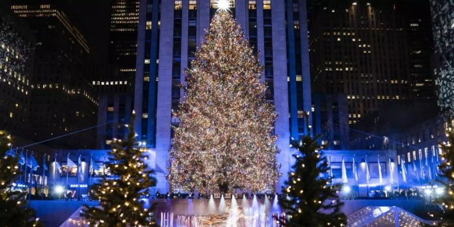 Der Weihnachtsbaum am Rockefeller Center leuchtet nun zum 89. Mal. Foto: John Minchillo/AP/dpa